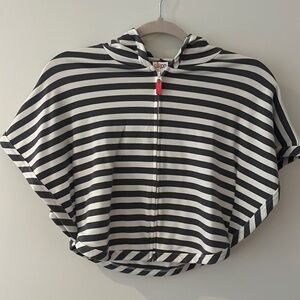 Cute, like new, grey & white stripped poncho, size 5T